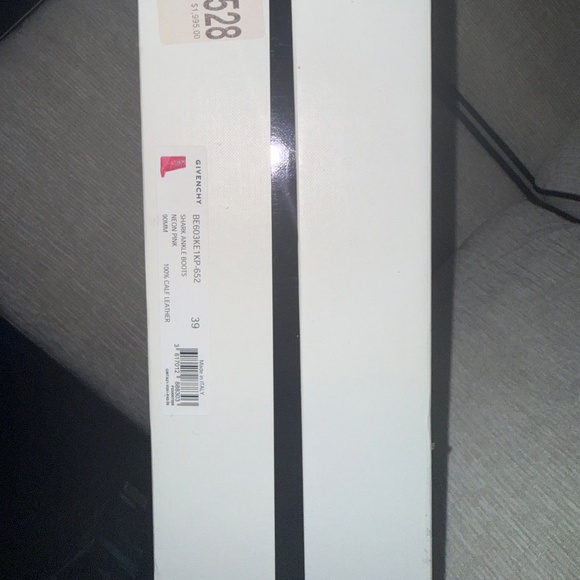 GIVENCHY - Picture 2 of 7